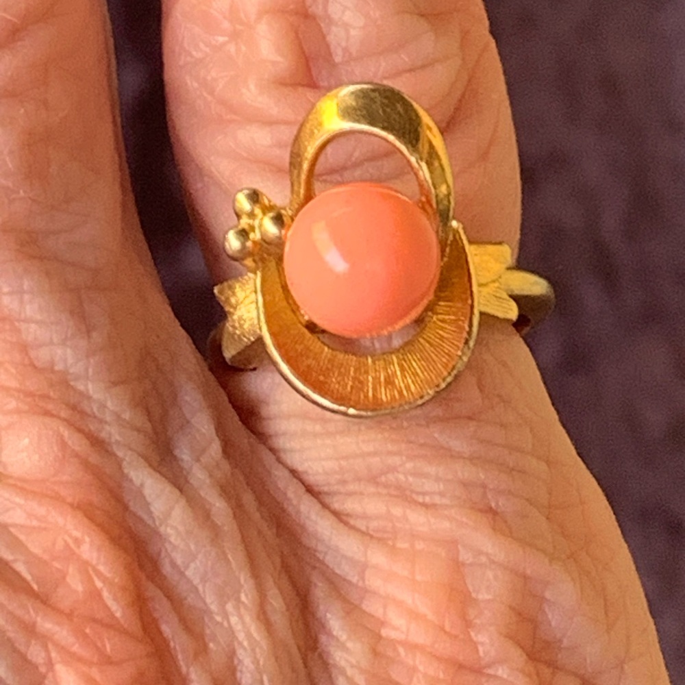 Vintage Avon Spindrift faux coral ring